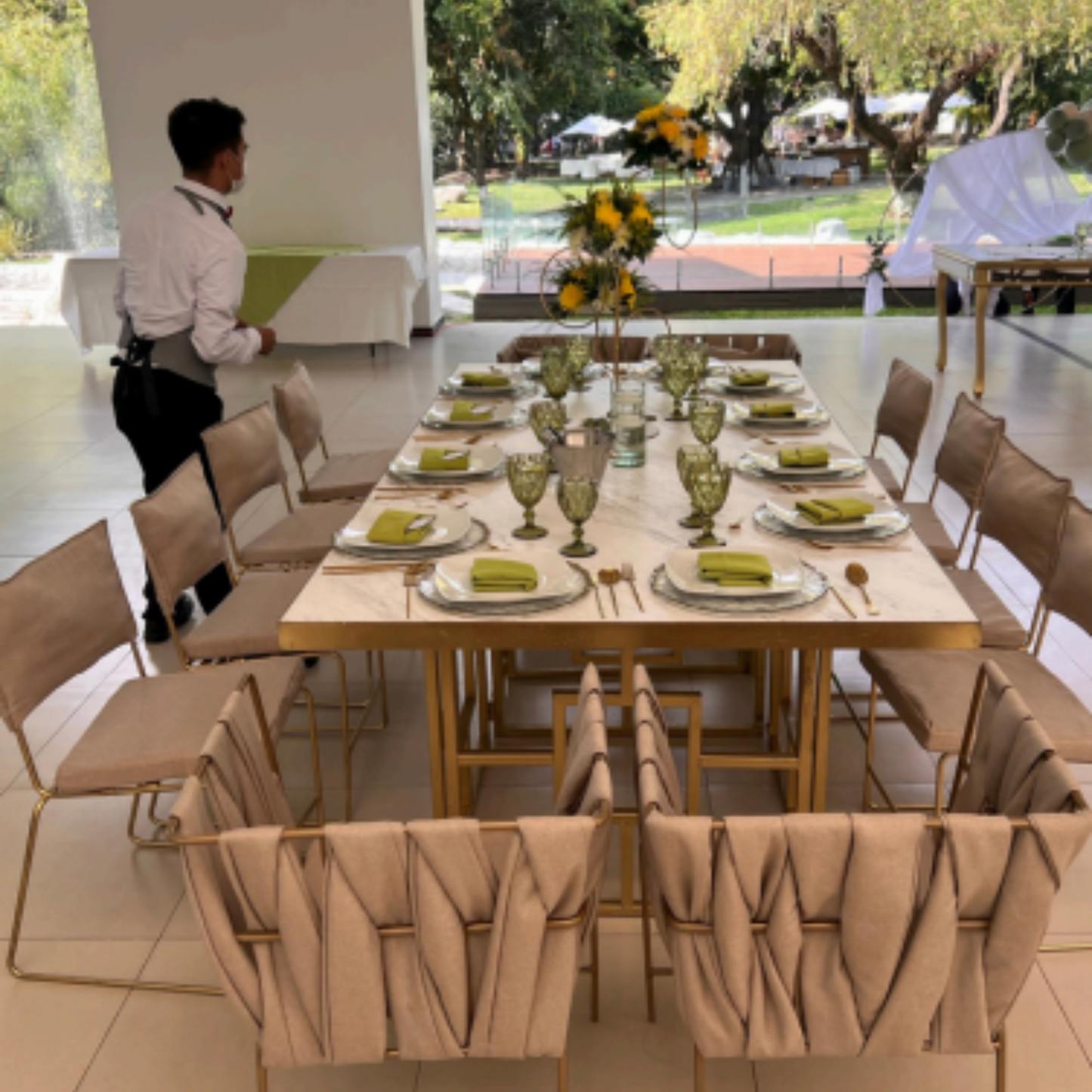 Mesa Mármol Blanca & Silla Gamma Arena CDMX